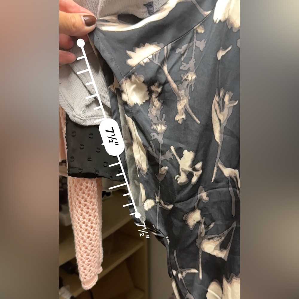 Evereve Black and Cream Floral Blouse - Picture 7 of 9